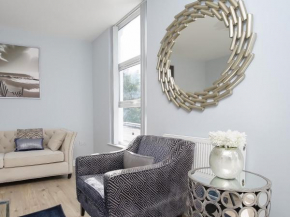 City Centre 3 BDR Townhouse by Belfast City Breaks